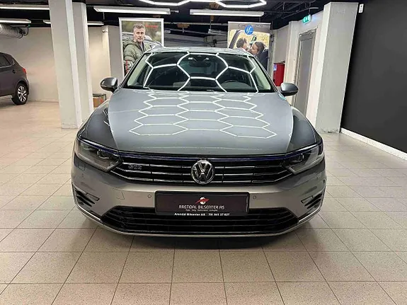 Volkswagen Passat 2018 photo 2