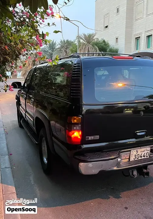 GMC Suburban 2004 photo 3