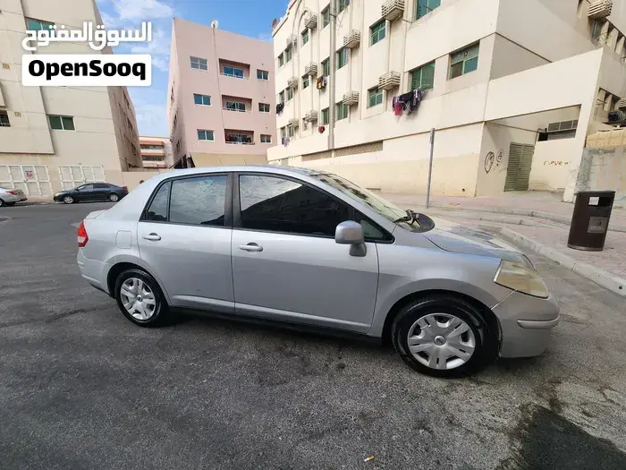 Nissan Tiida 2011 photo 4