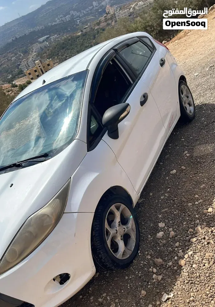 Nissan Micra 2015 photo 4