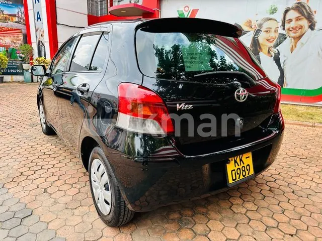 Toyota Vitz 2011 photo 4