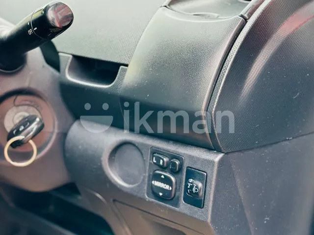 Toyota Vitz 2011 photo 5