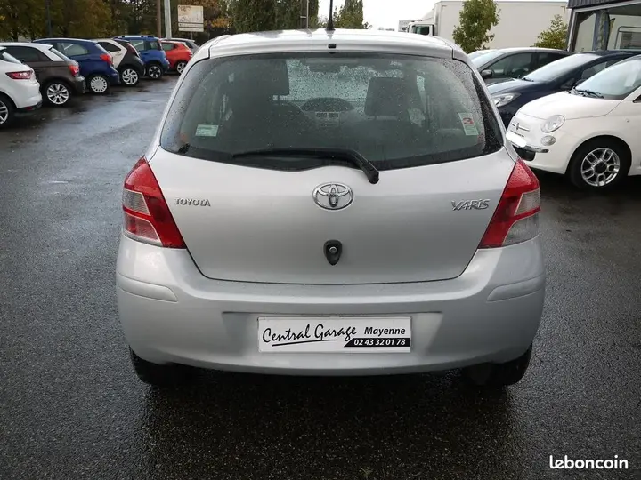 Toyota Yaris 2011 photo 5