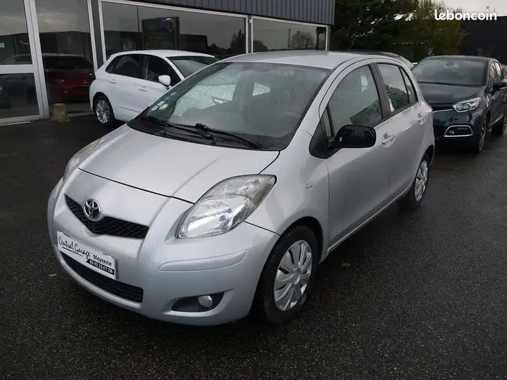 Toyota Yaris 2011 photo 2