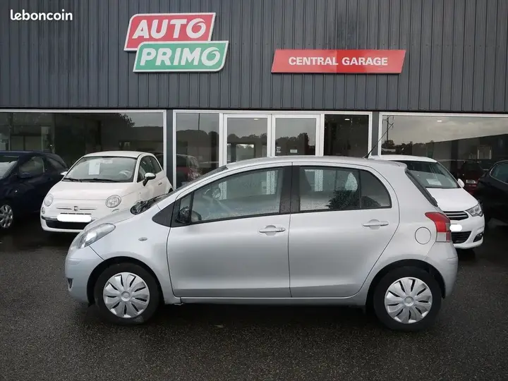 Toyota Yaris 2011 photo 3