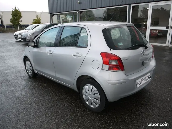 Toyota Yaris 2011 photo 4