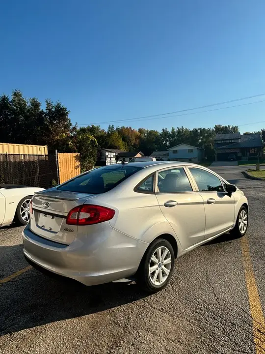 Ford Fiesta 2013 photo 4