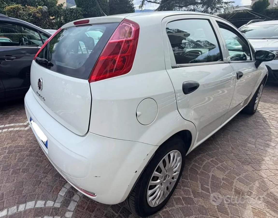 Fiat Punto 2016 photo 2