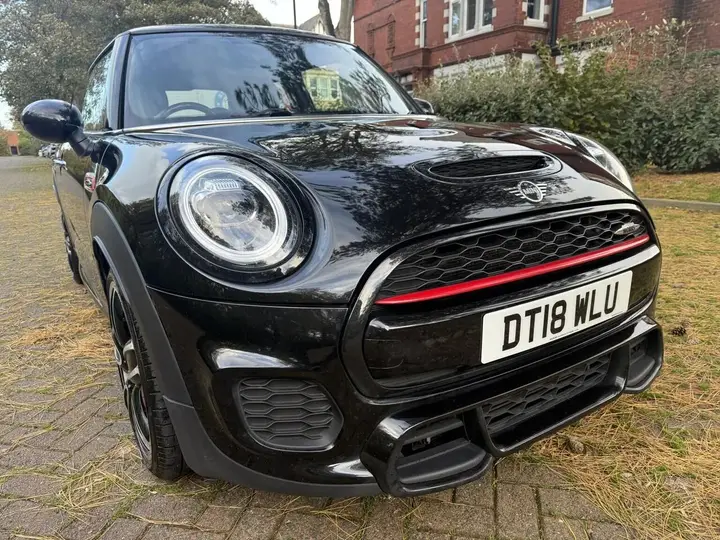 Mini John Cooper Works 2018 photo 2