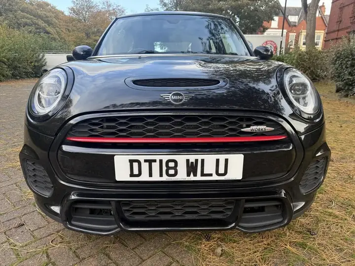 Mini John Cooper Works 2018 photo 3