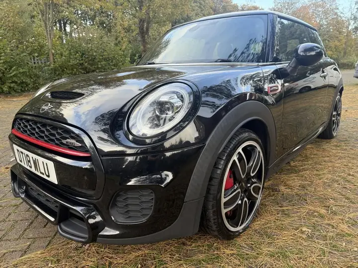 Mini John Cooper Works 2018 photo 4