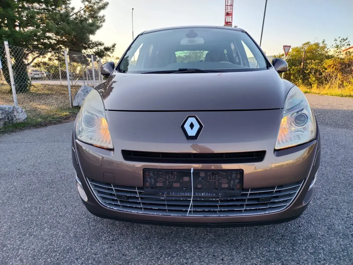 Renault Scenic 2010 photo 2