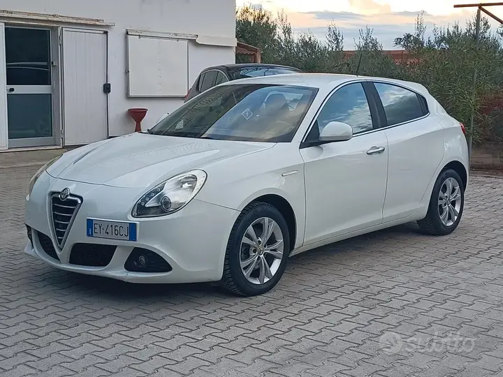 Alfa Romeo Giulietta 2013 photo 3
