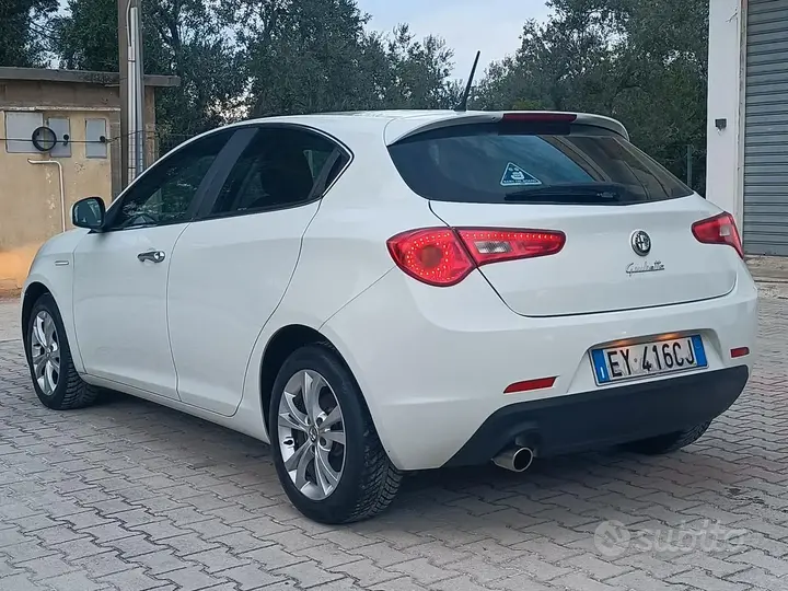 Alfa Romeo Giulietta 2013 photo 5