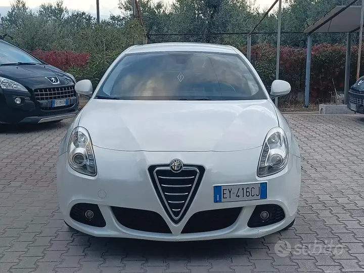 Alfa Romeo Giulietta 2013 photo 2