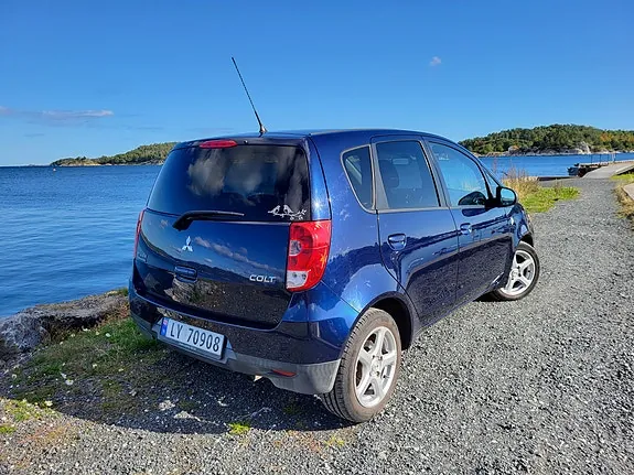 Mitsubishi Colt 2011 photo 3