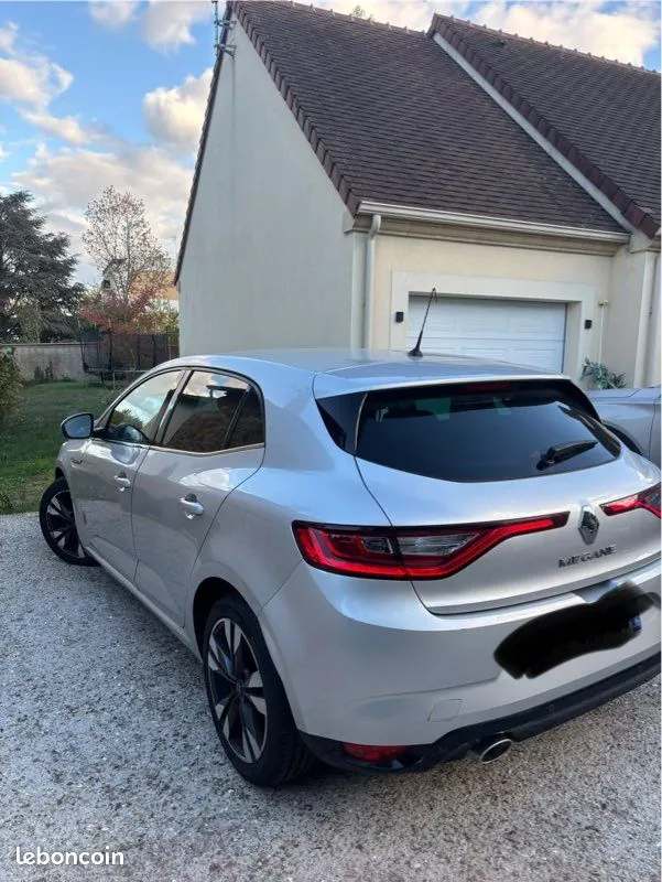 Renault Megane 2019 photo 2
