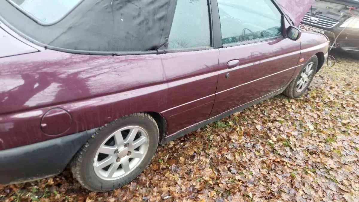 Ford Escort 1997 photo 3