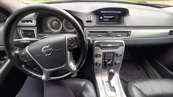 Volvo V70 2012 photo 2