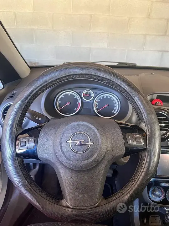 Opel Corsa 2013 photo 3