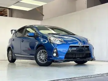 Toyota Aqua 2012 photo 2