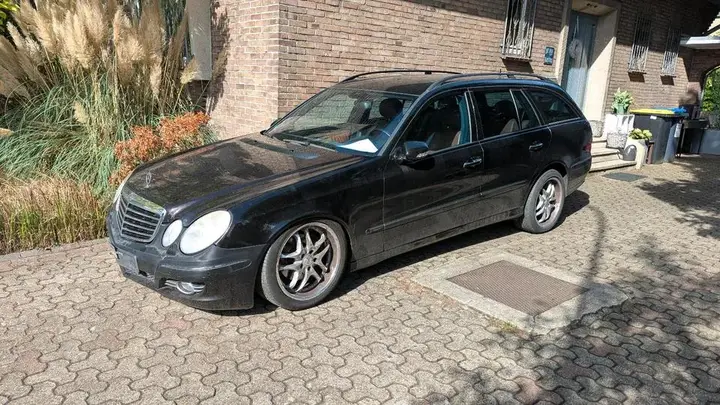 Mercedes-Benz W 211