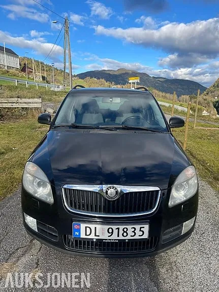 Skoda Fabia 2008 photo 2