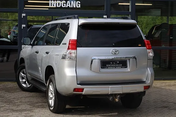 Toyota Land Cruiser 2011 photo 3