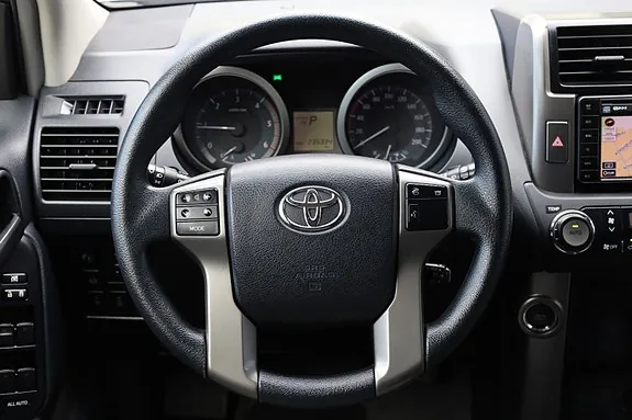 Toyota Land Cruiser 2011 photo 4