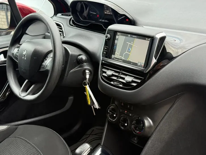 Peugeot 208 2016 photo 2