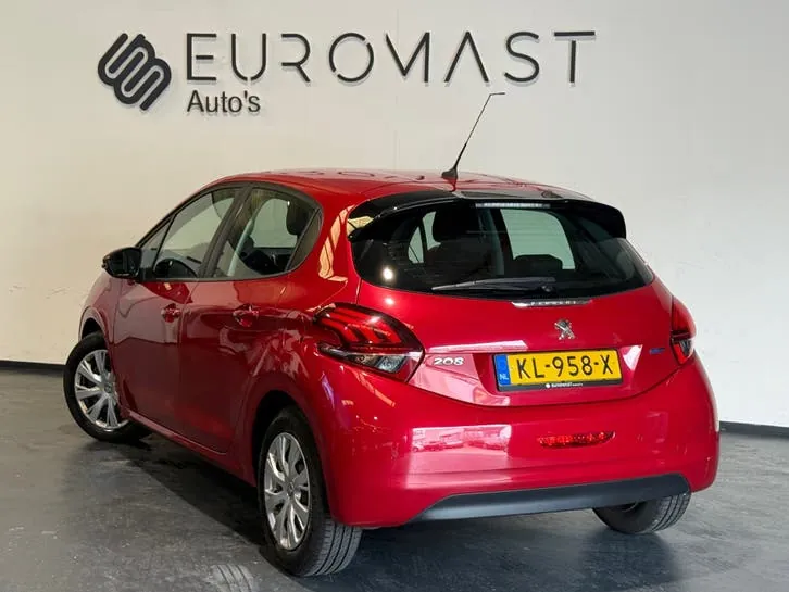 Peugeot 208 2016 photo 3