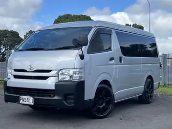 Toyota Hiace 2017 photo 2