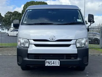 Toyota Hiace 2017 photo 3