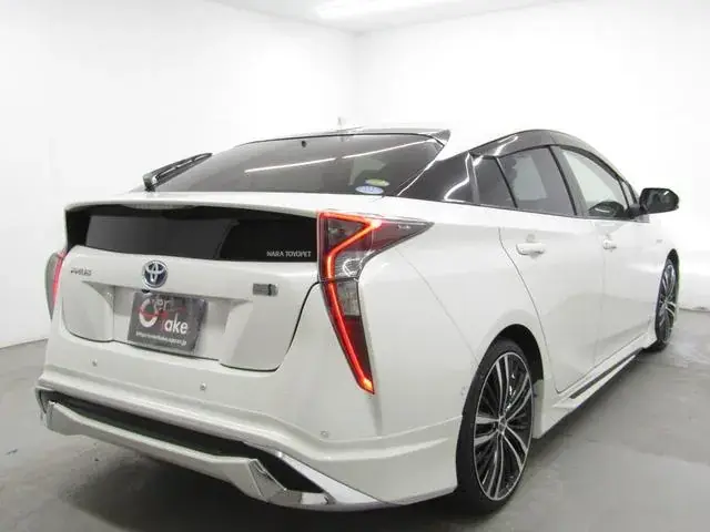 Toyota Prius 2017 photo 3