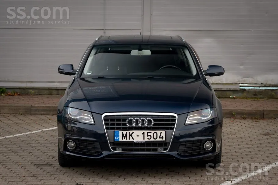 Audi A4 2010 photo 2