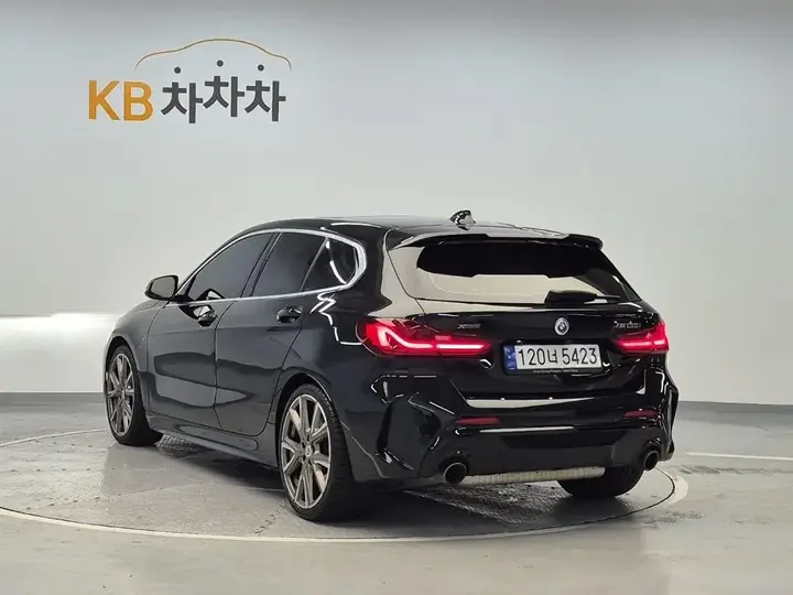 BMW 1 Series 2023 photo 2