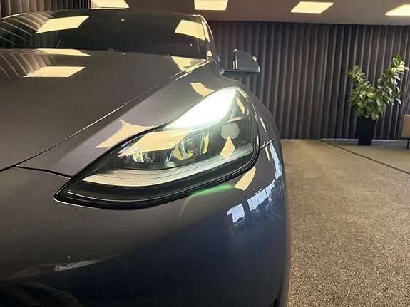 Tesla Model Y 2023 photo 4