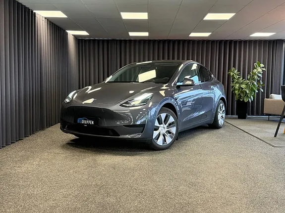 Tesla Model Y 2023 photo 2