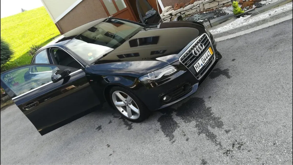 Audi A4 2011 photo 2