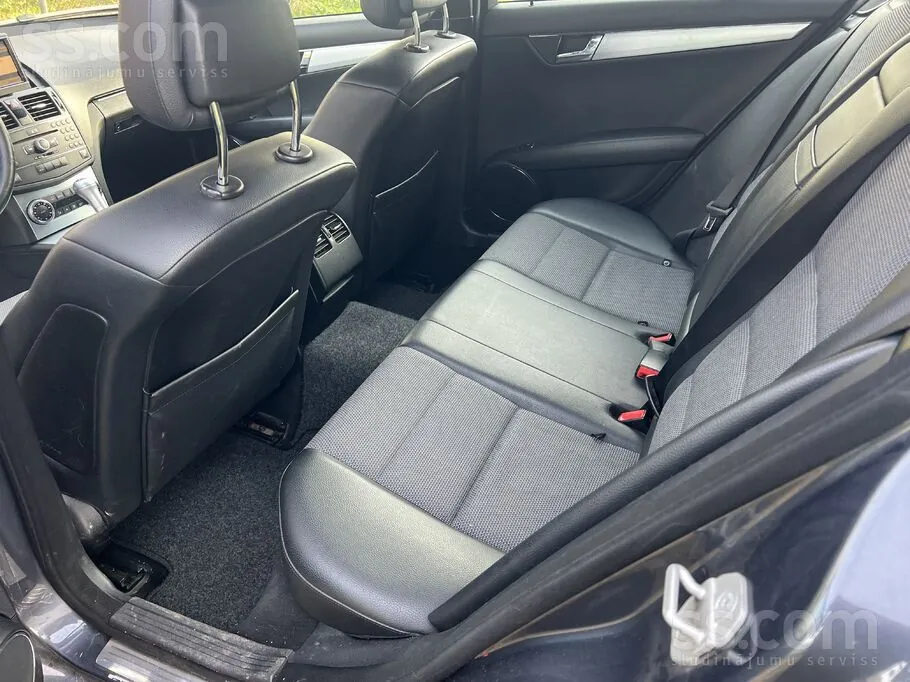 Mercedes-Benz C320 2008 photo 2