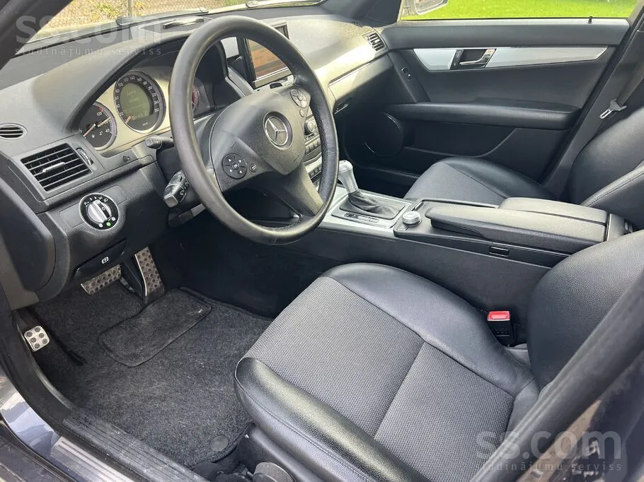 Mercedes-Benz C320