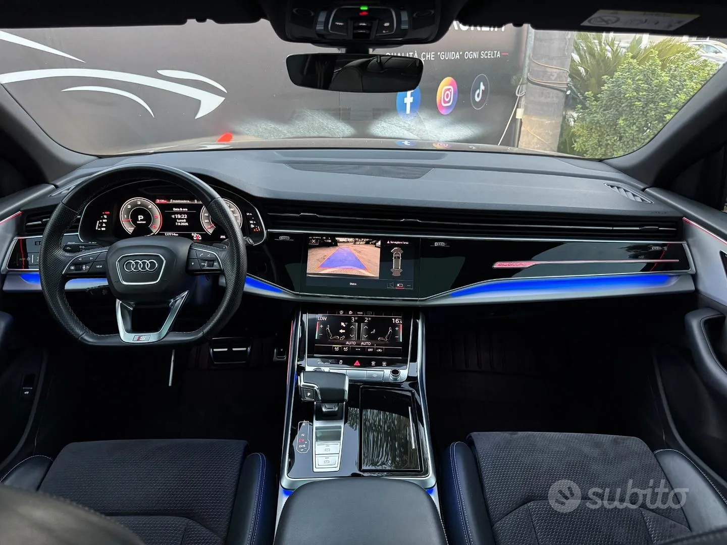 Audi Q8 2021 photo 2