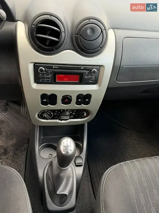 Dacia Logan 2012 photo 3