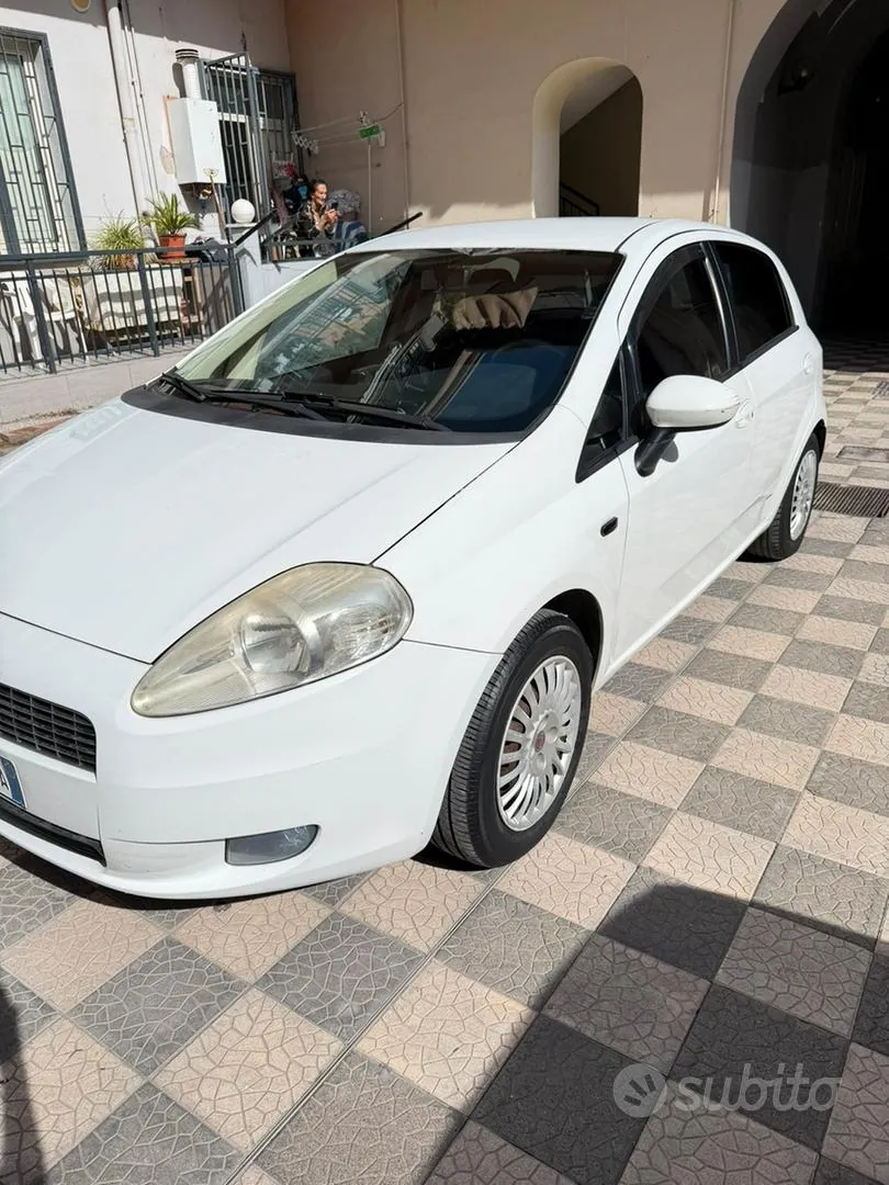 Fiat Grande Punto 2009 photo 4