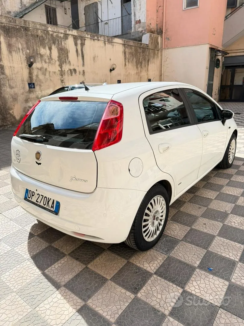 Fiat Grande Punto 2009 photo 2