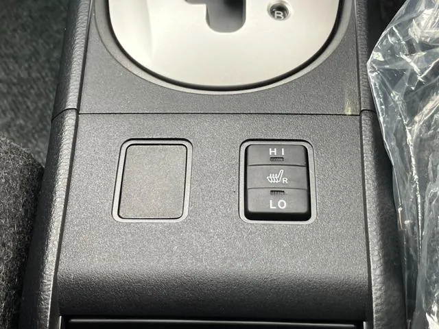 Toyota Prius Hybrid F 2026 photo 4