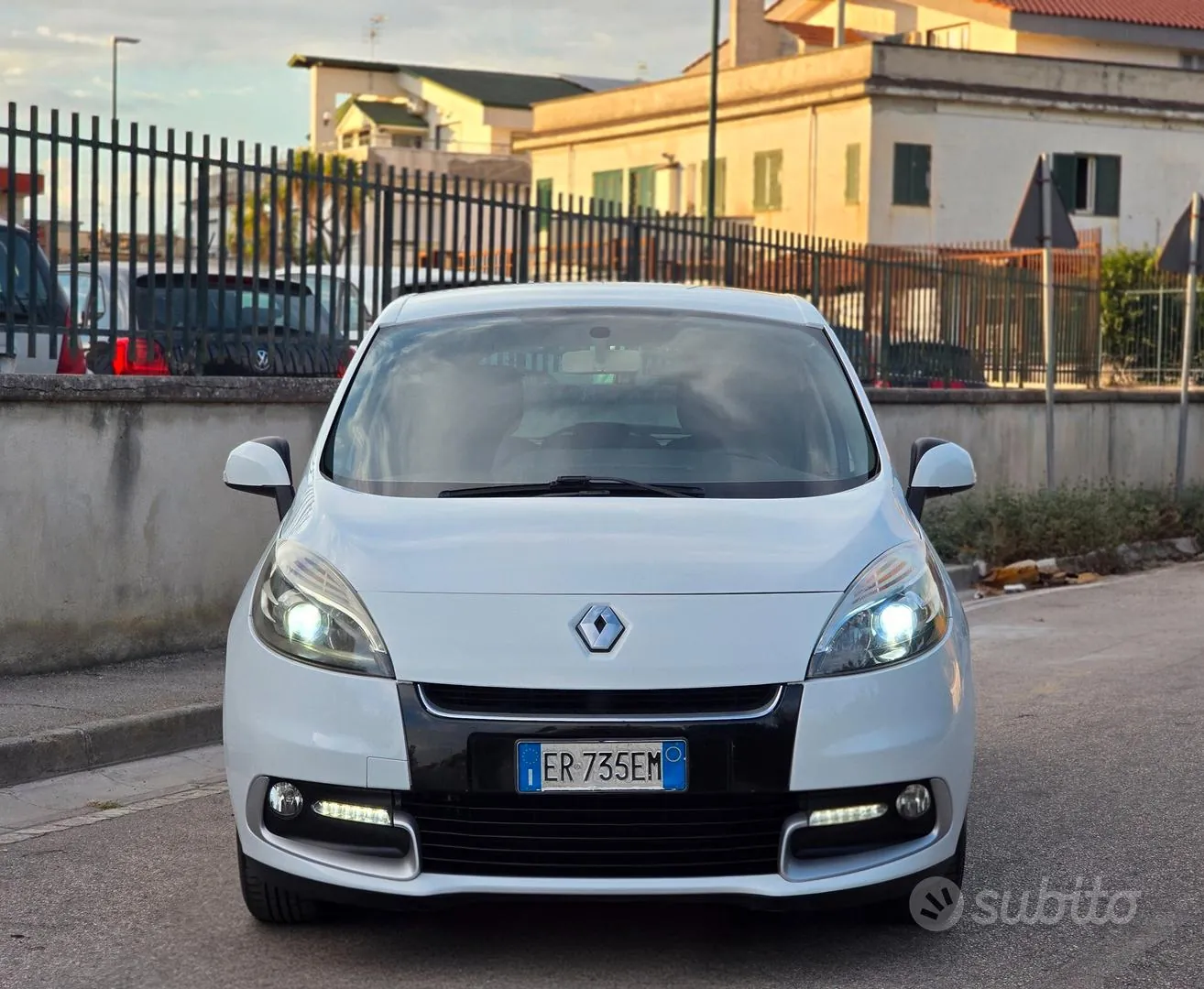 Renault Scenic 2014 photo 2