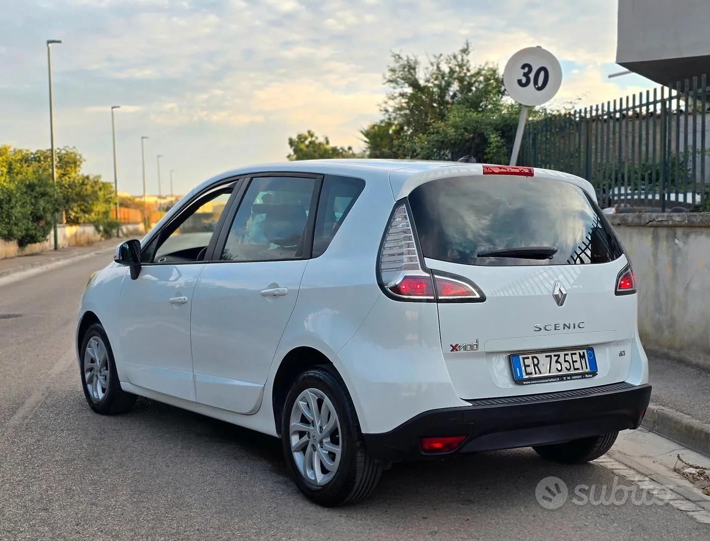 Renault Scenic 2014 photo 3