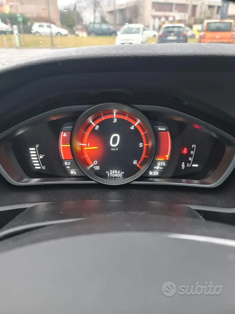 Volvo V40 2019 photo 2