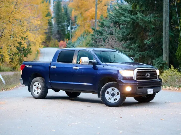 Toyota Tundra 2011 photo 2